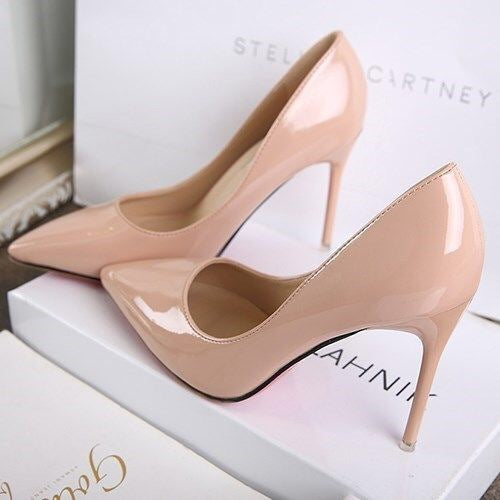 Ladies Elegant High Gloss Pumps with Slim Silhouette and Comfortable Lining