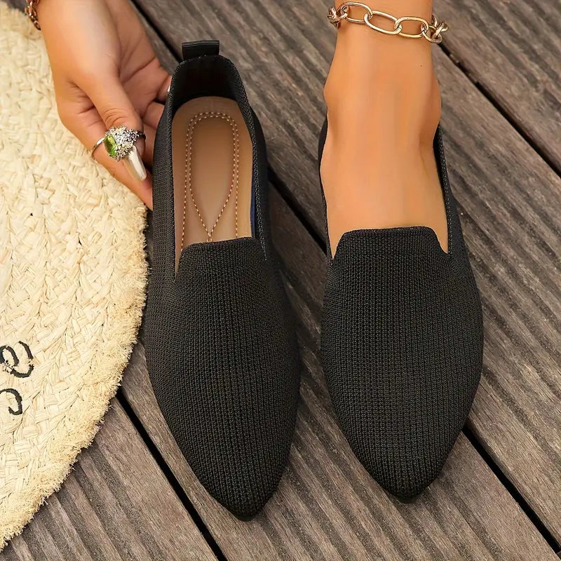 Lightweight shoes with pointed toe and non-slip sole for comfort
