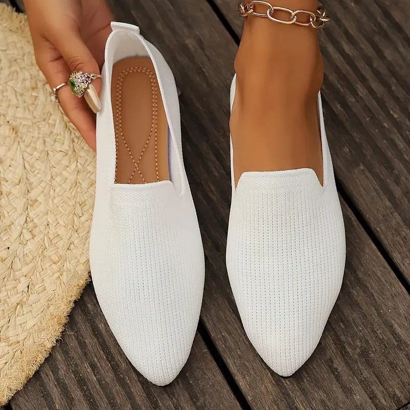 Lightweight shoes with pointed toe and non-slip sole for comfort