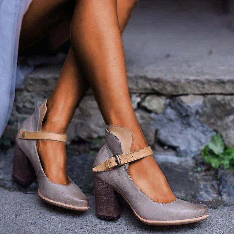 Elegant Heeled Shoe With Strap