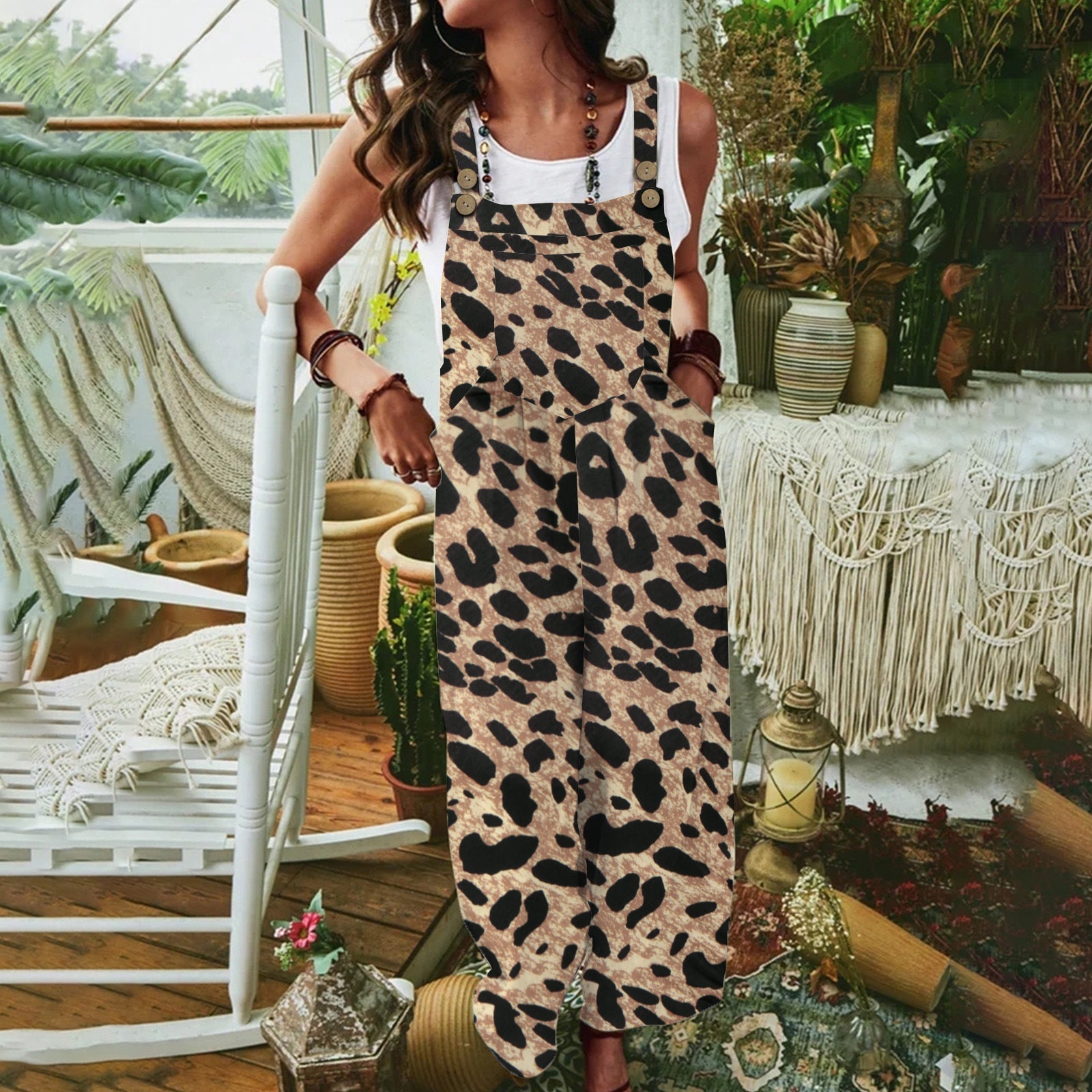 Women's casual jumpsuit with trendy leopard print and practical pockets