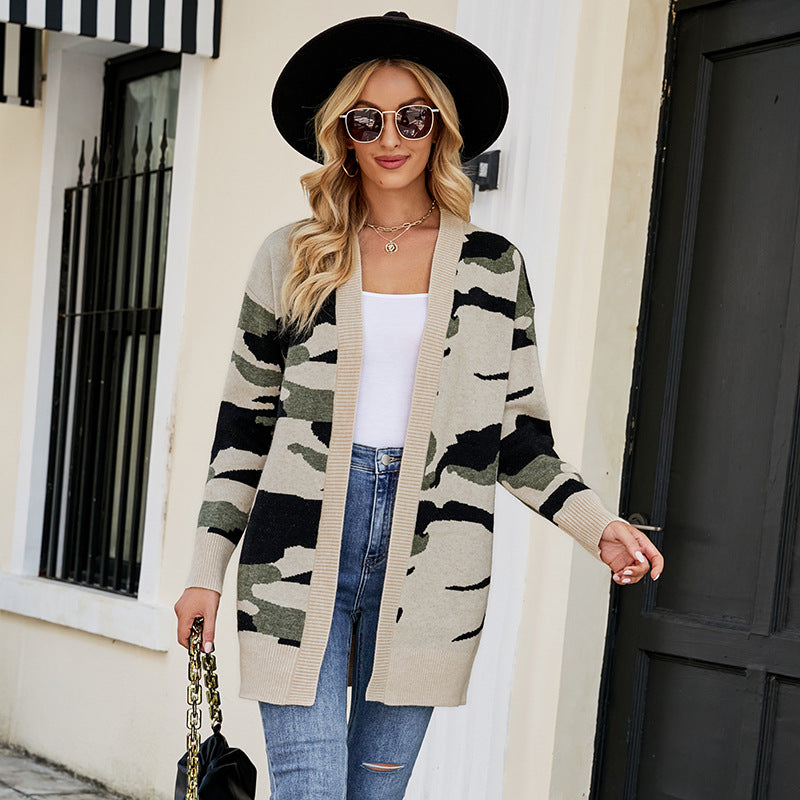 Women's fashionable cardigan in camouflage design with casual fit