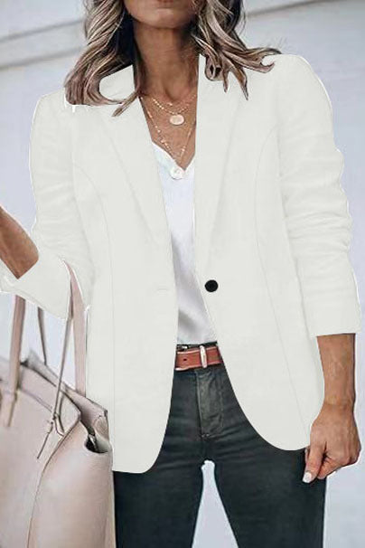 Women's elegant blazer with a casual cut and form-fitting design