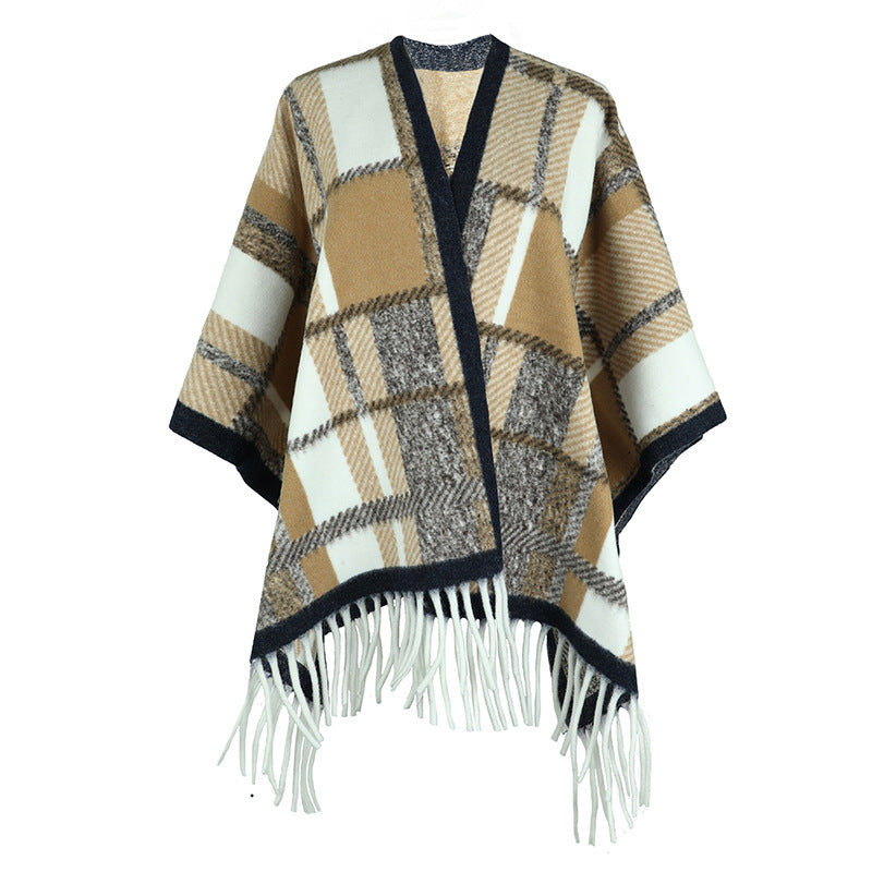 Women's elegant poncho with modern check pattern and fringes