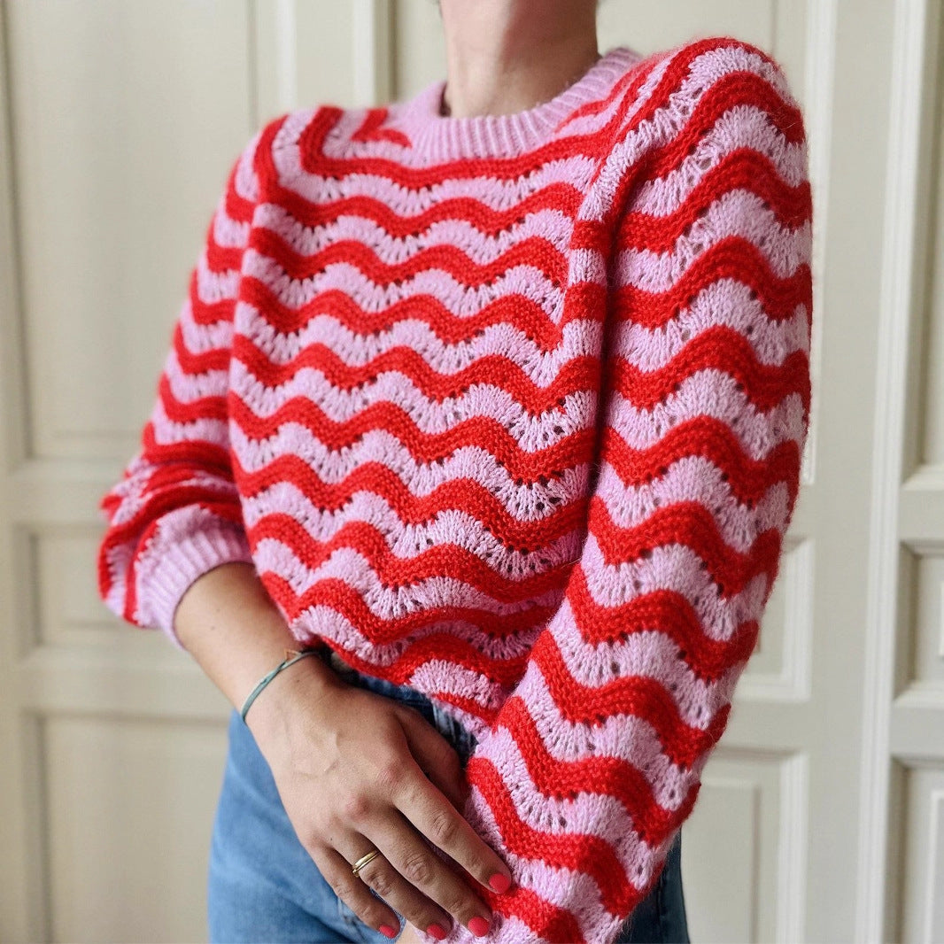 Women's knitted pullover with wave pattern and generous cut