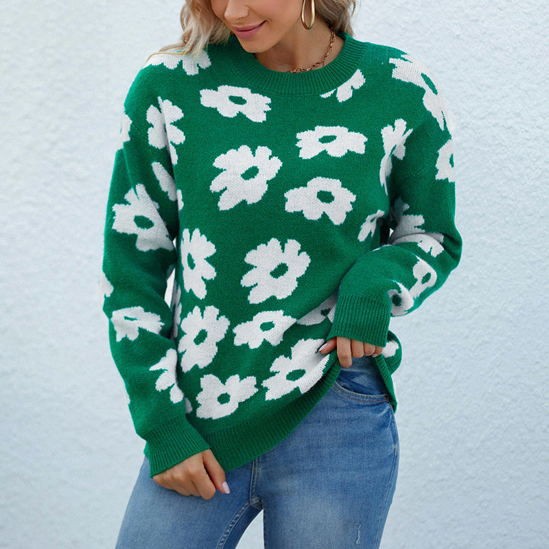 Women's knitted pullover with floral pattern and loose fit
