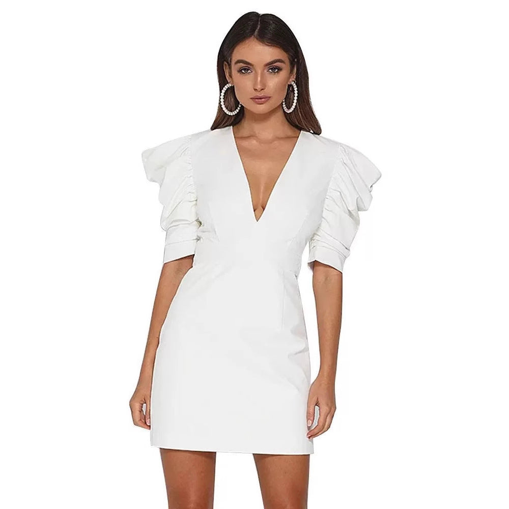 Women's chic and form-fitting mini dress with voluminous puff sleeves