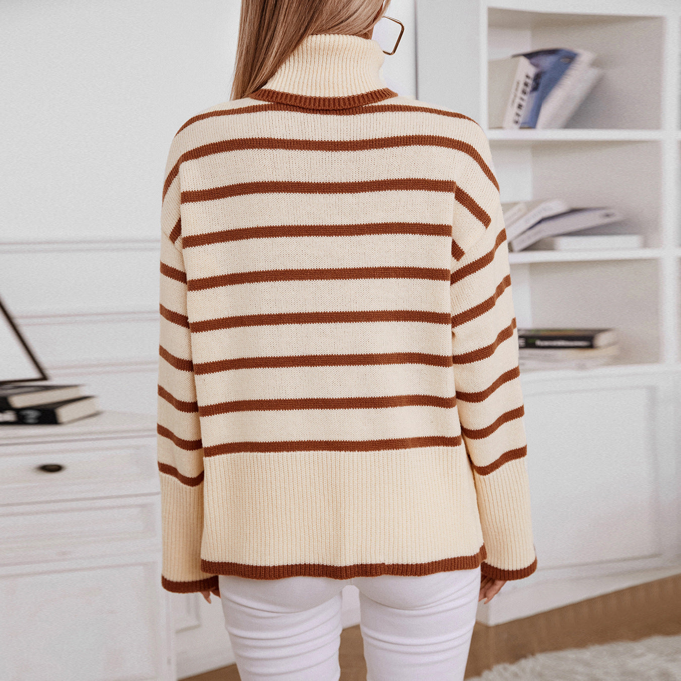 Women's fashionable turtleneck pullover with wide stripes and casual fit