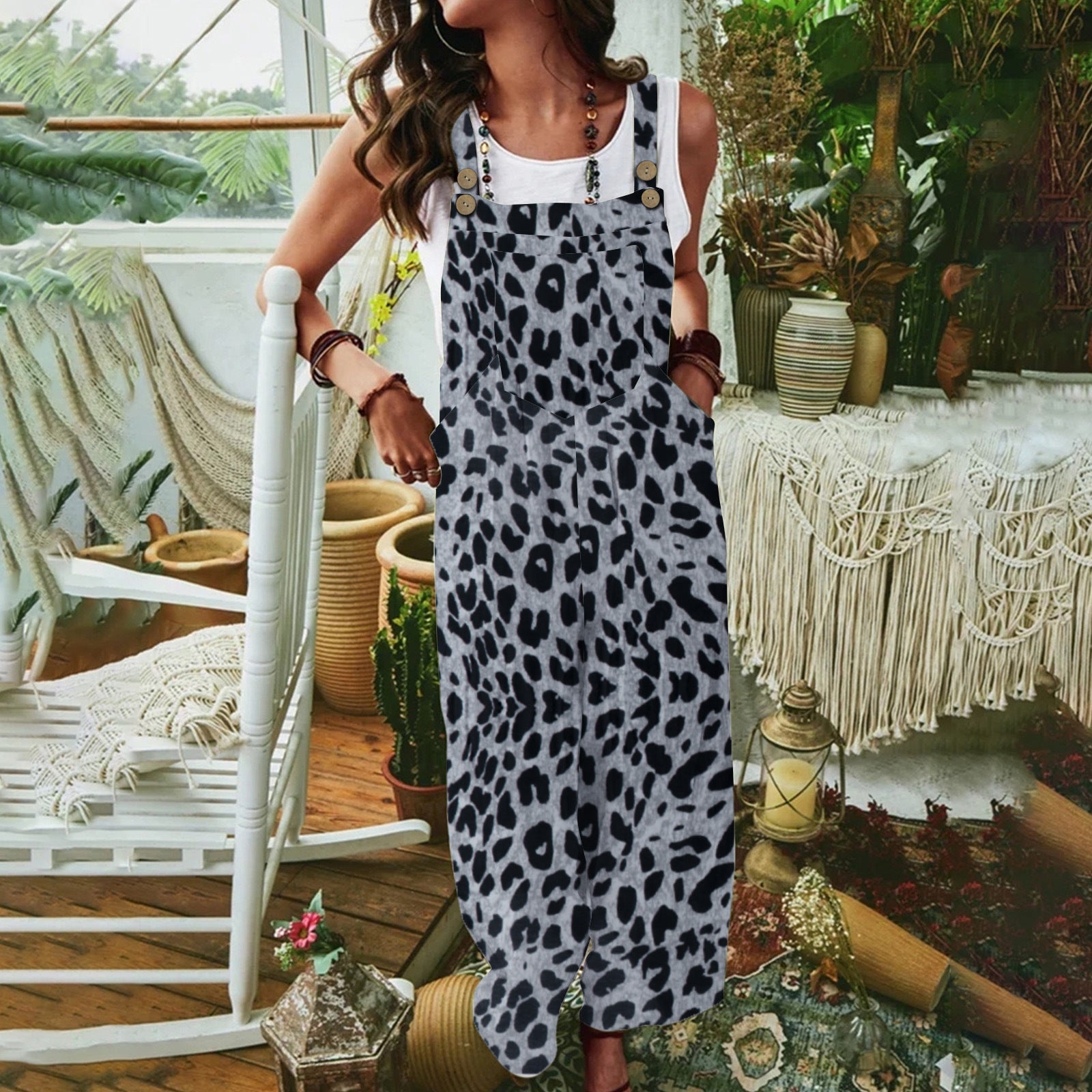 Women's casual jumpsuit with trendy leopard print and practical pockets