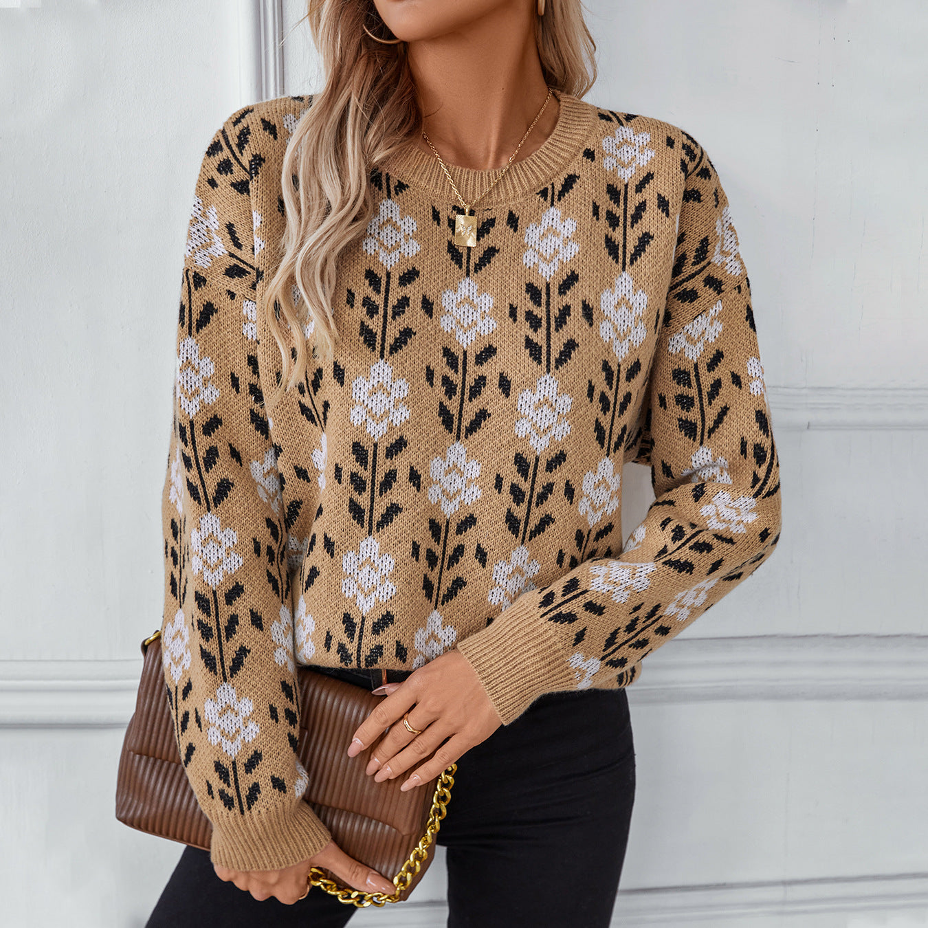 Women's casual pullover with floral pattern and round neck