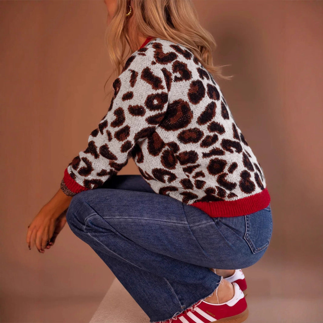 Ladies fashionable pullover with leopard print and contrasting cuffs