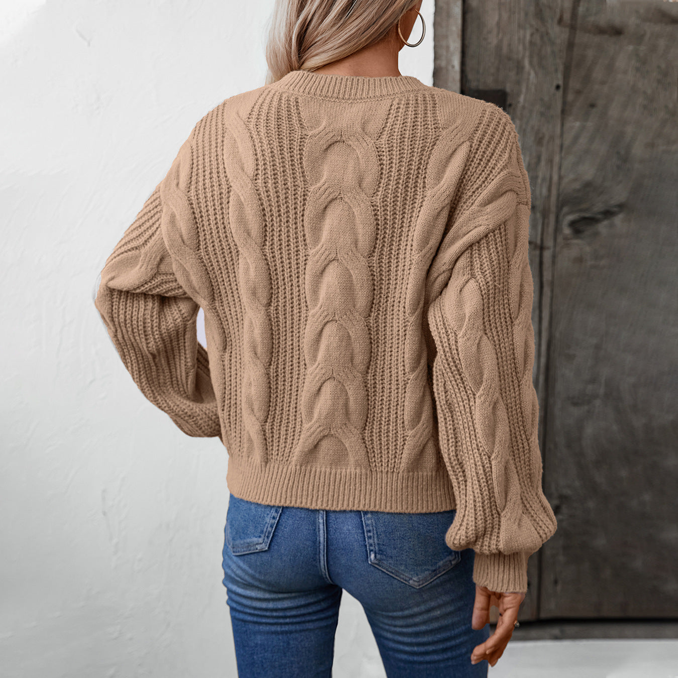 Women's chunky knit pullover with voluminous sleeves and cable pattern