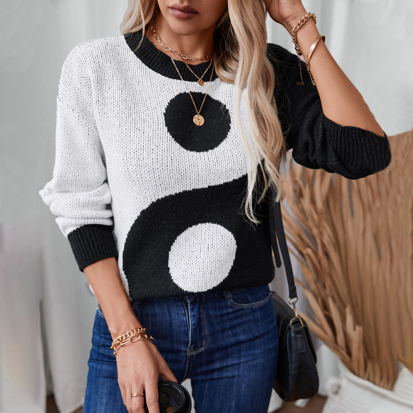 Ladies' stylish pullover with Yin-Yang motif