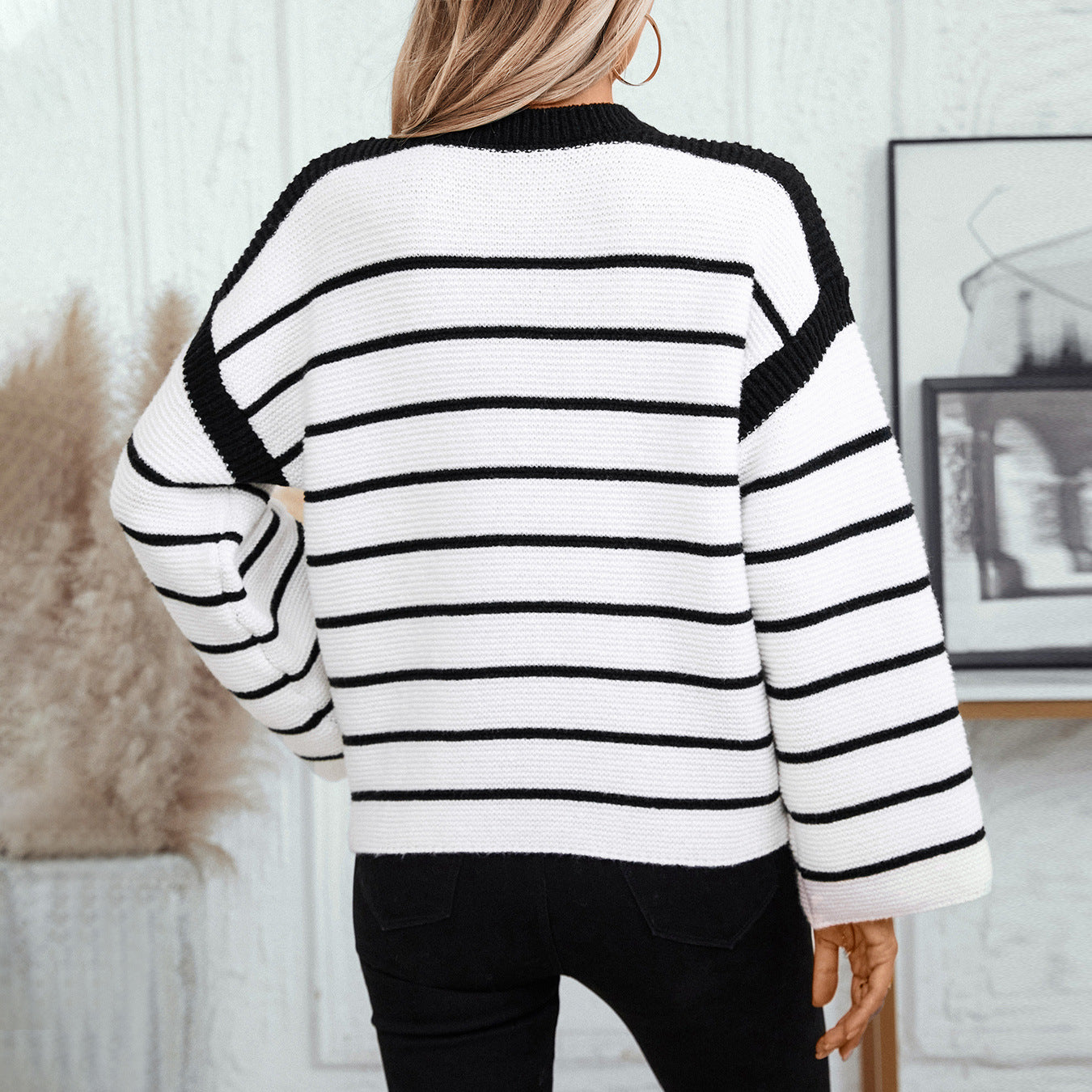 Women's casual knit pullover with blocking stripe pattern and wide cut