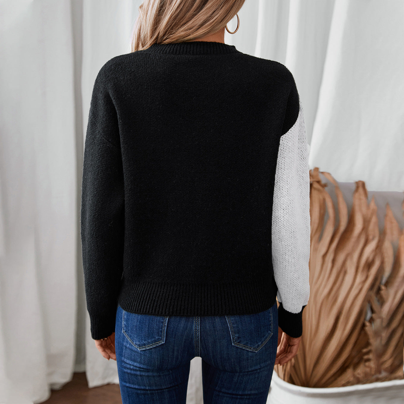 Ladies' stylish pullover with Yin-Yang motif