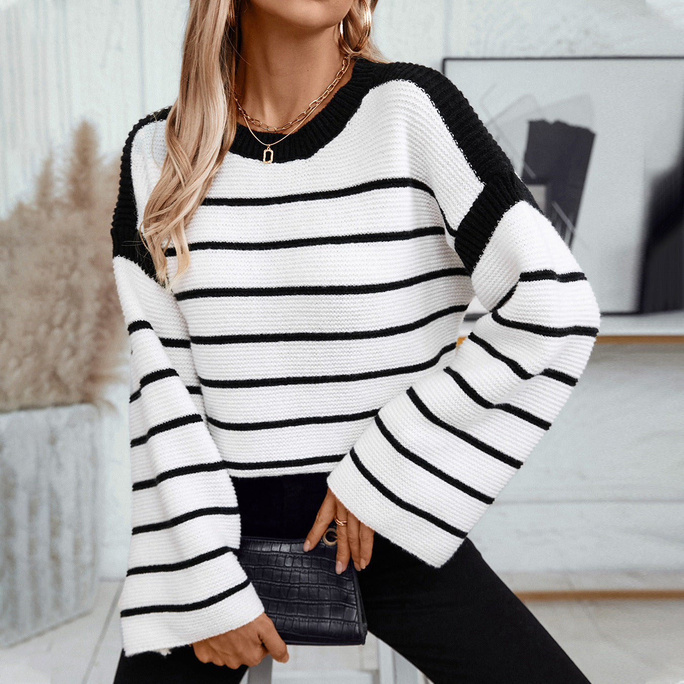 Women's casual knit pullover with blocking stripe pattern and wide cut