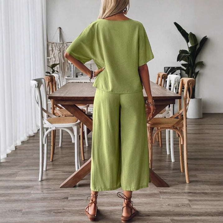 Women's wide jumpsuit with elastic waistband and casual cut