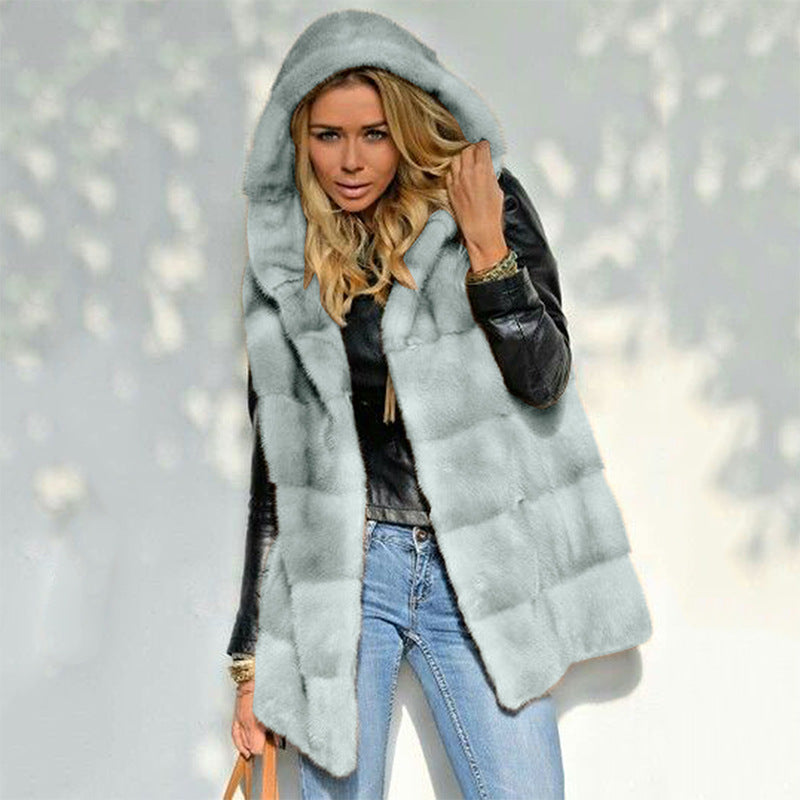 Women’s fleece vest with hood