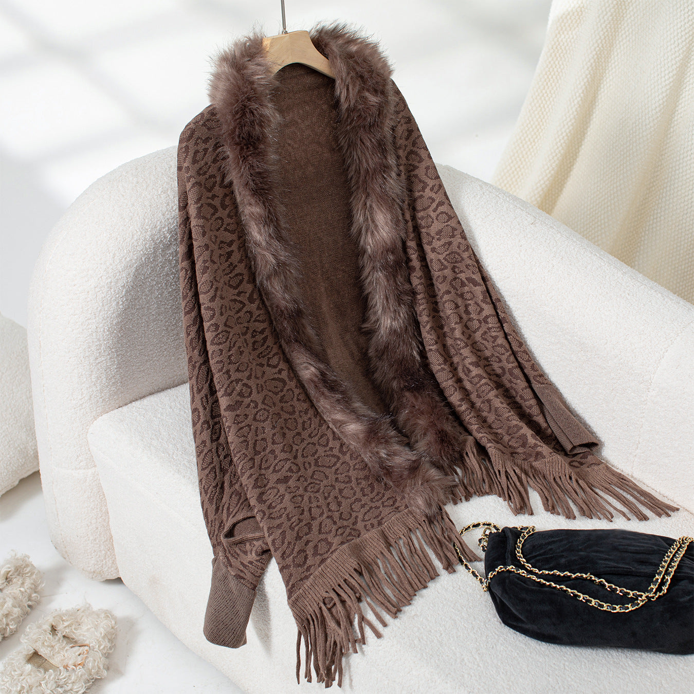 Ladies elegant knitted poncho with luxurious faux fur collar and fringed hem