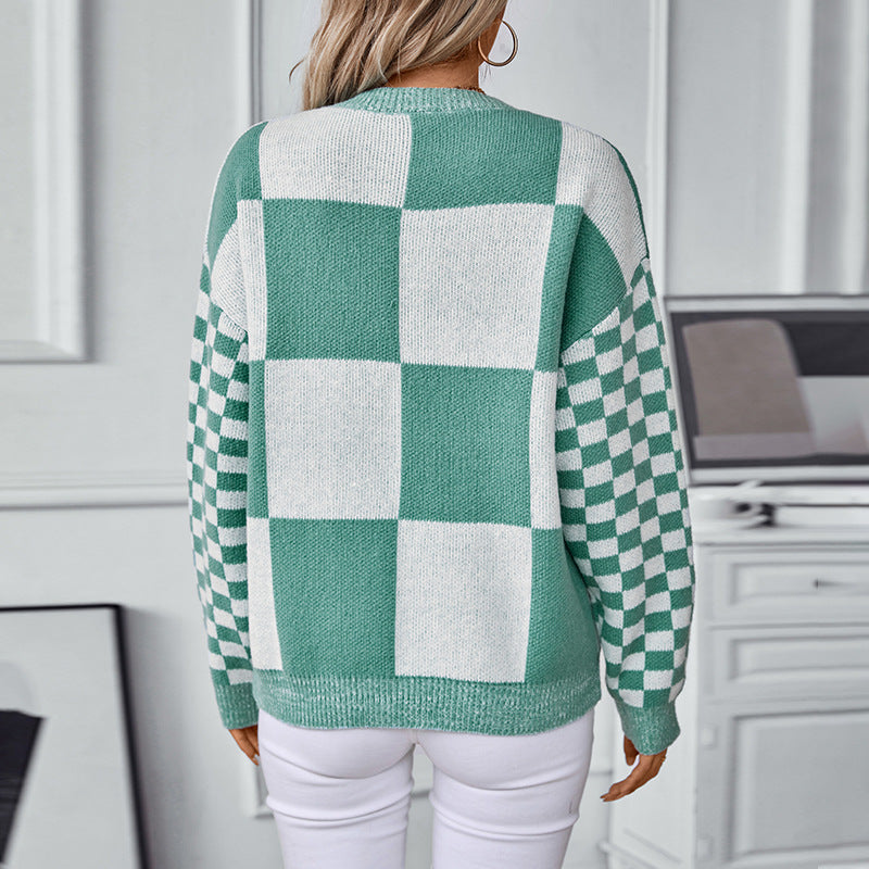 Ladies fashionable pullover with check pattern and casual cut