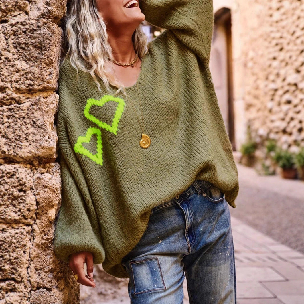Women's casual oversized pullover with heart appliqués