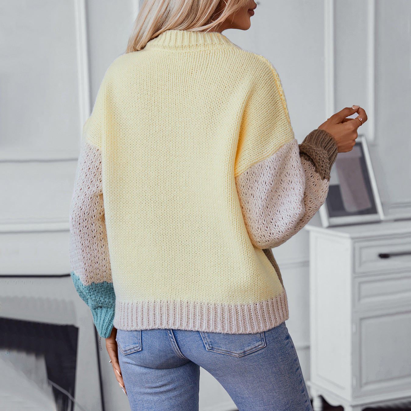 Women's knitted pullover
