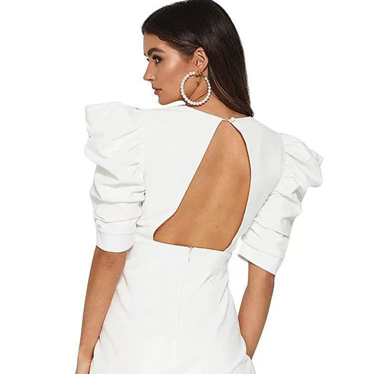 Women's chic and form-fitting mini dress with voluminous puff sleeves