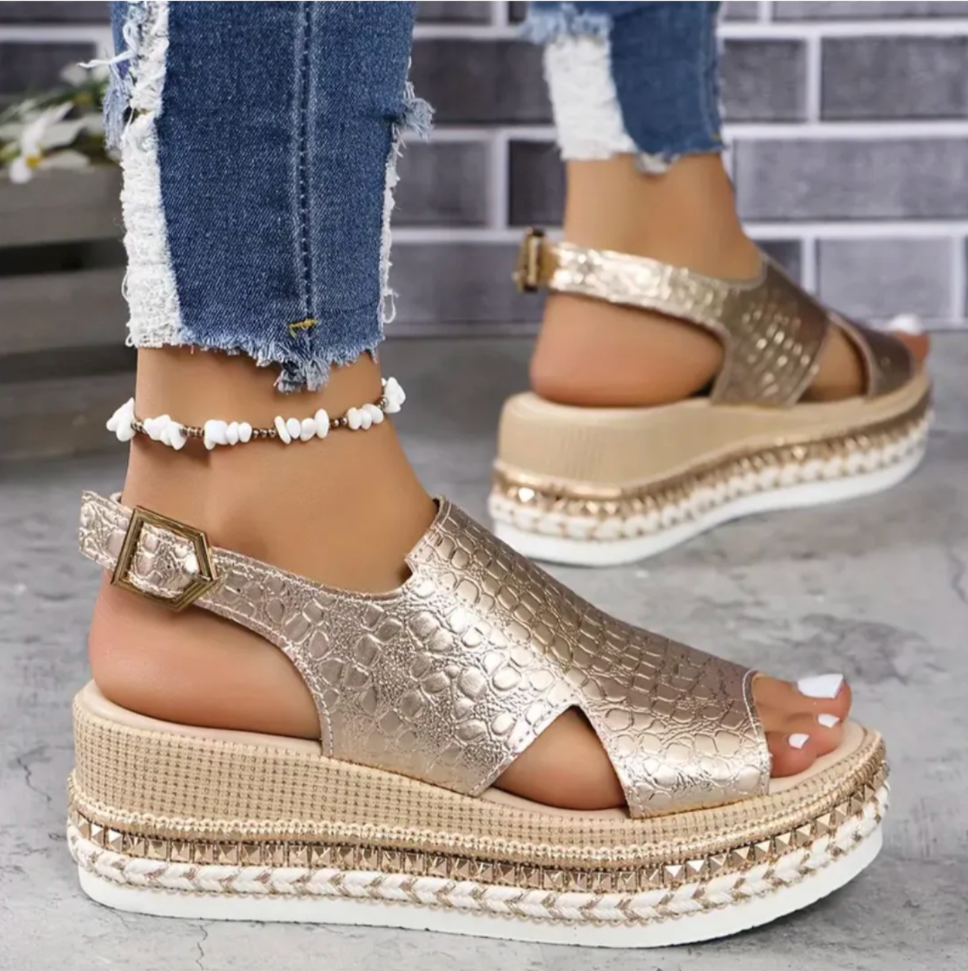 Elegant And Stylish Sandals With Platform Sole
