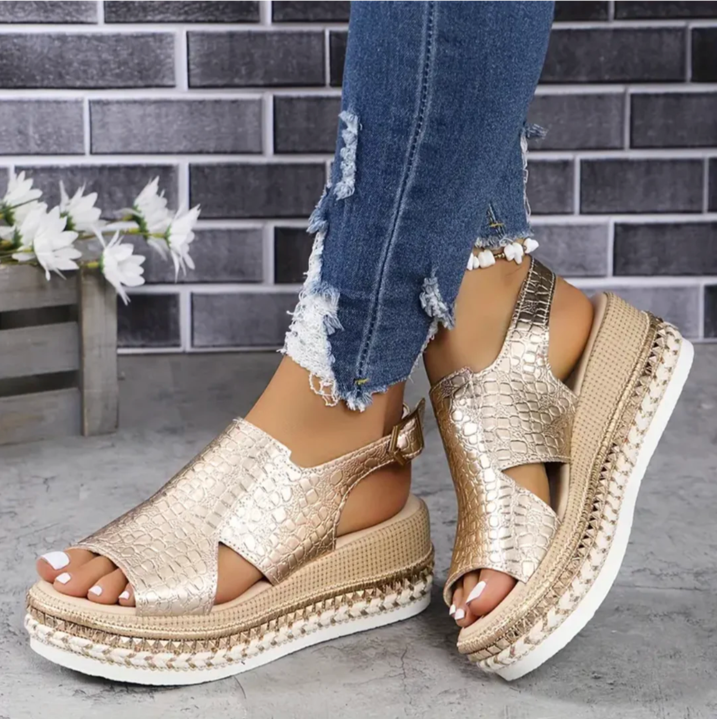 Elegant And Stylish Sandals With Platform Sole