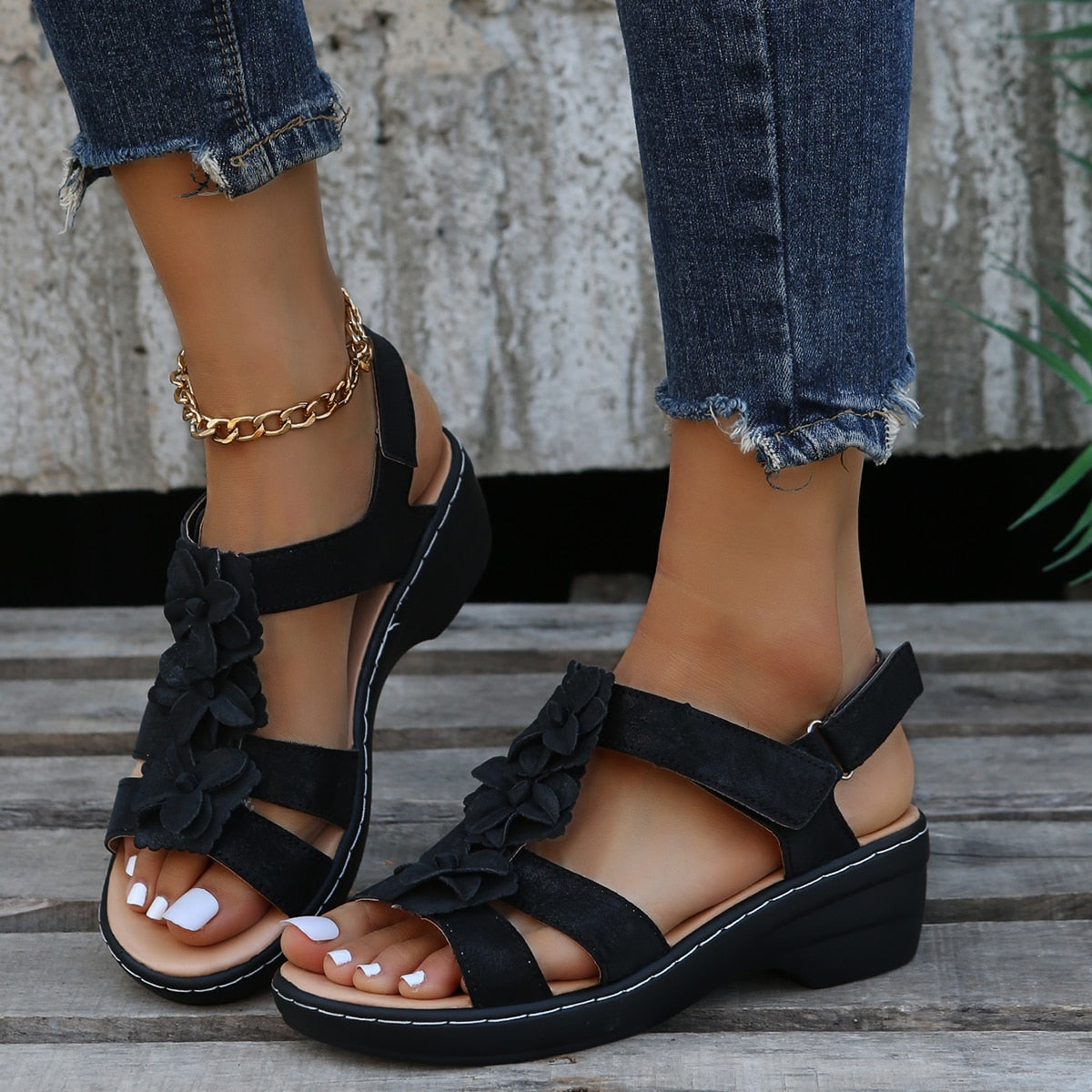 Comfortable Black Flower Sandals