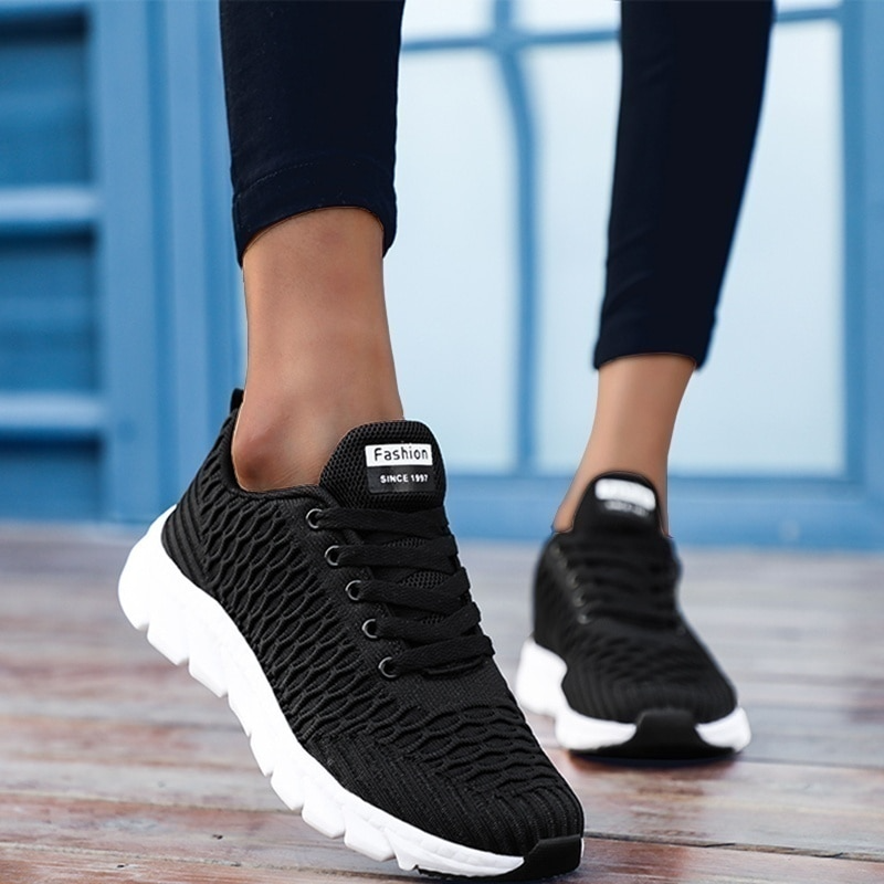 Light Ankle-high Sneakers With Slip-resistant Sole and Breathable Wearing Comfort