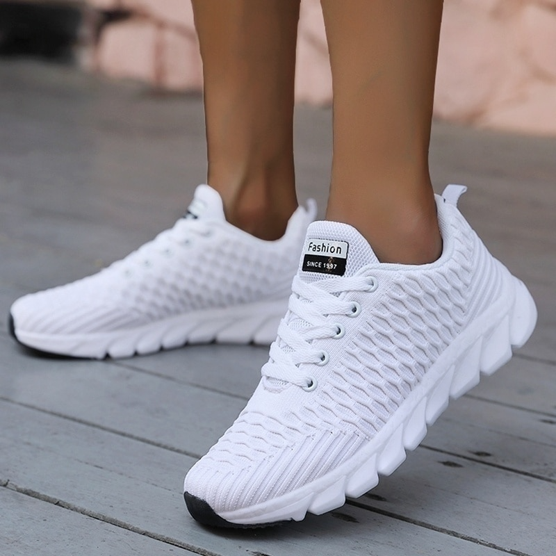 Light Ankle-high Sneakers With Slip-resistant Sole and Breathable Wearing Comfort