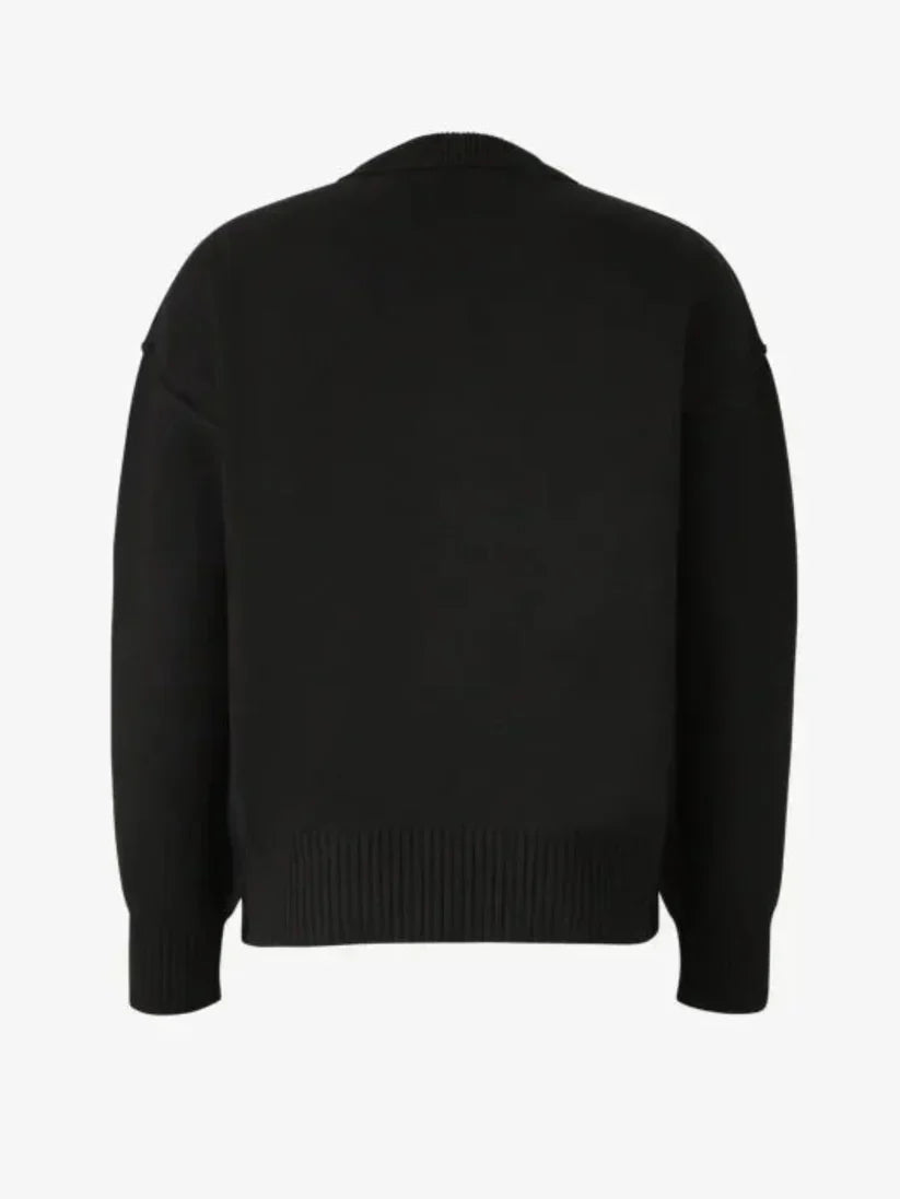 Luxurious Round Neck Heart Pattern Sweater With Long Sleeves
