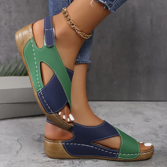 Women's shoes with contrasting wedge heel