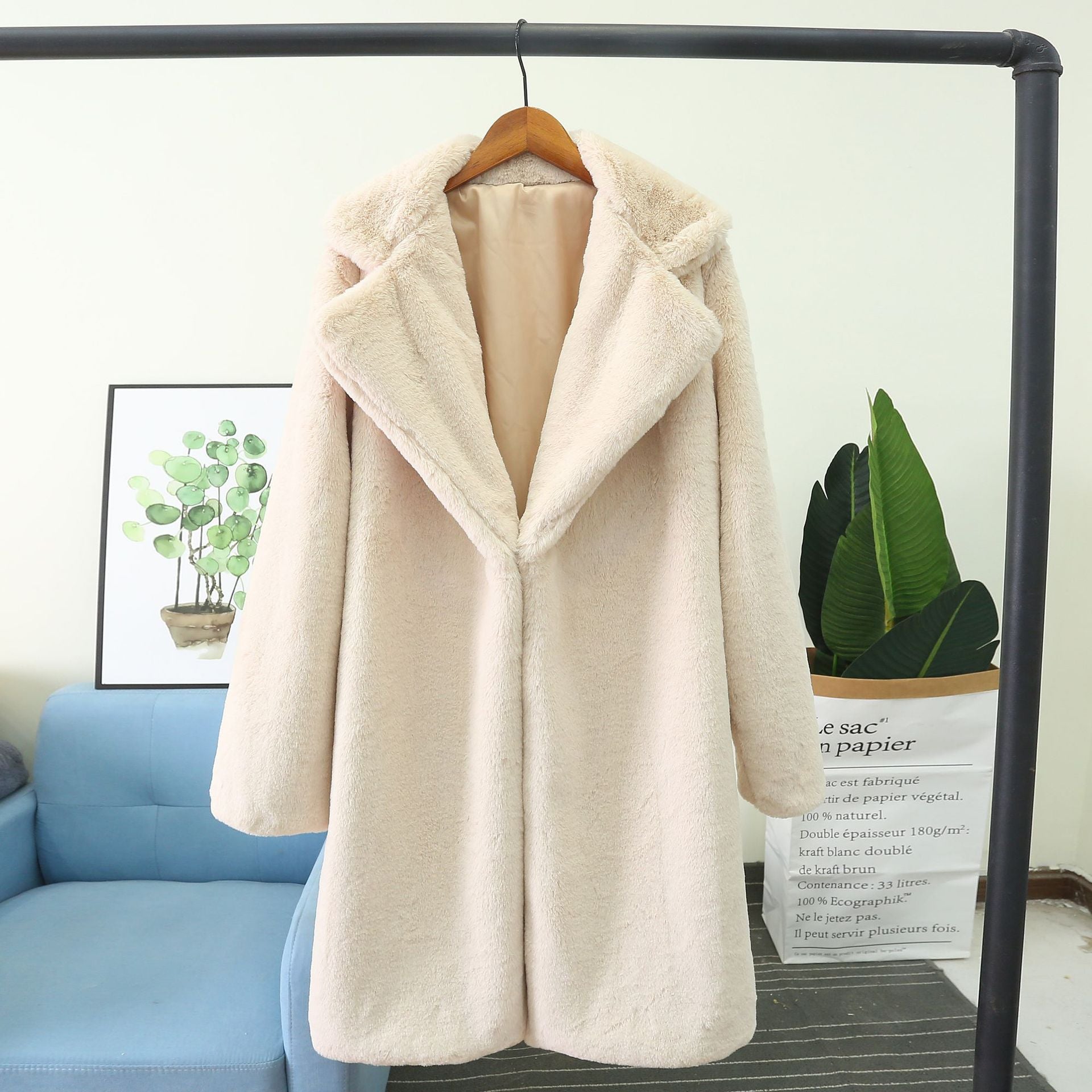 Ladies fluffy coat with lapels and comfortable fit