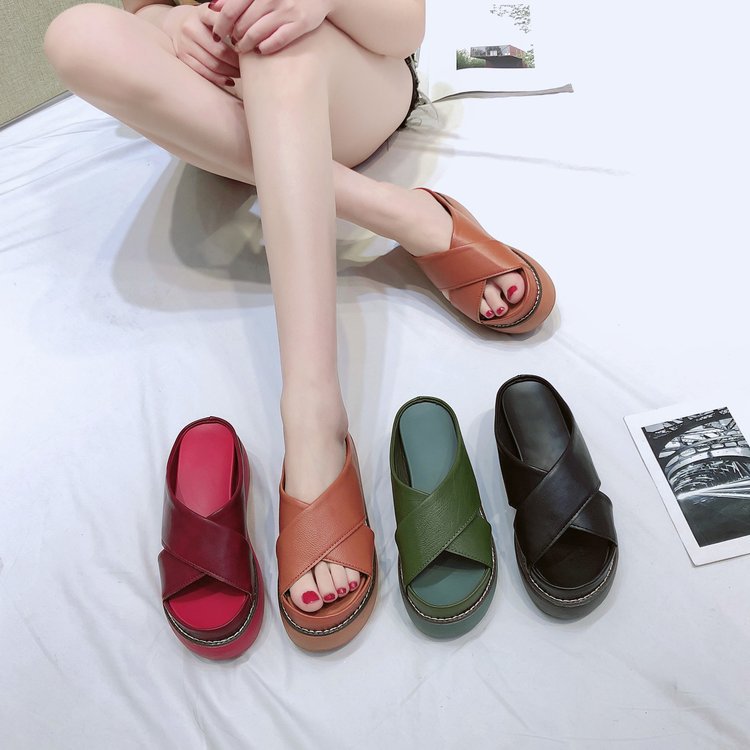 Ladies Comfortable Platform Slippers With Elegant Criss-cross Design W&w
