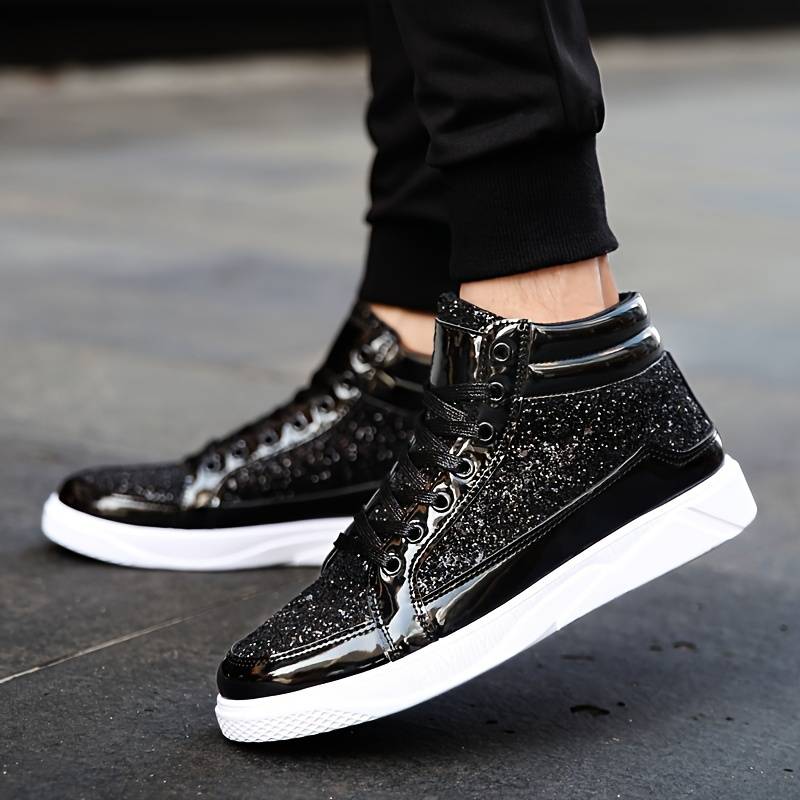 Men's Basketball Shoes With Shiny Effect