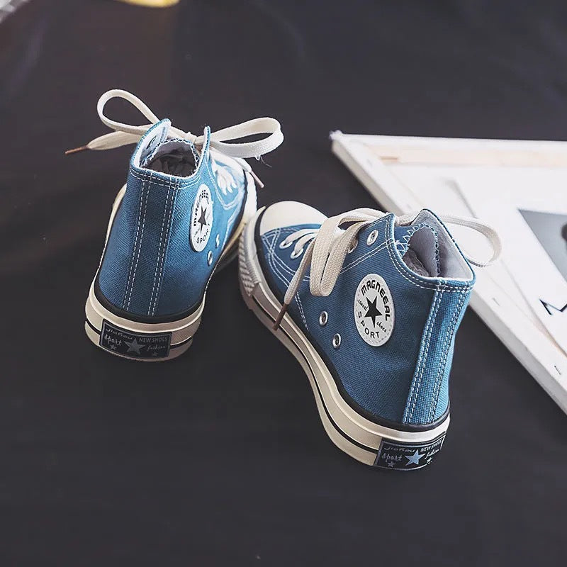 Women High Format Sneakers made of lightweight and breathable canvas with classic design