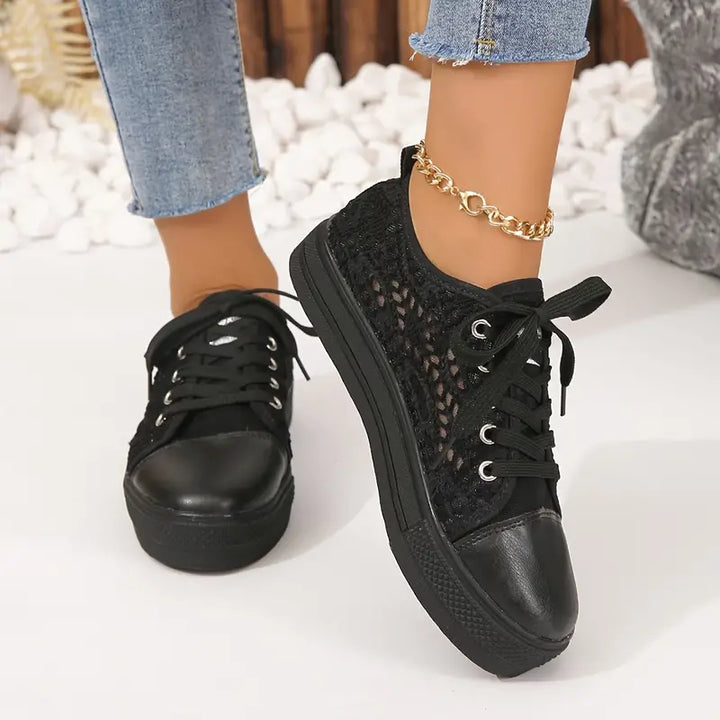 Flat Women's Sneakers With Lace