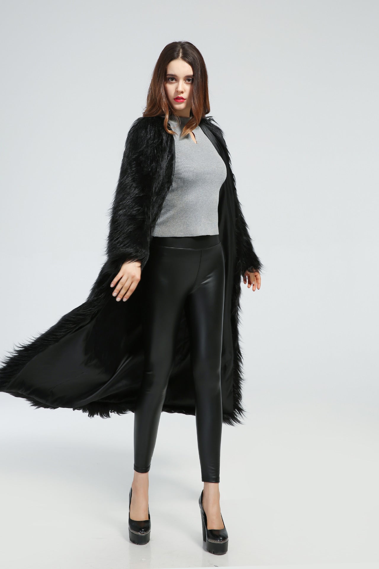 Women Elegant Long Coat made of Fluffy Faux Fur