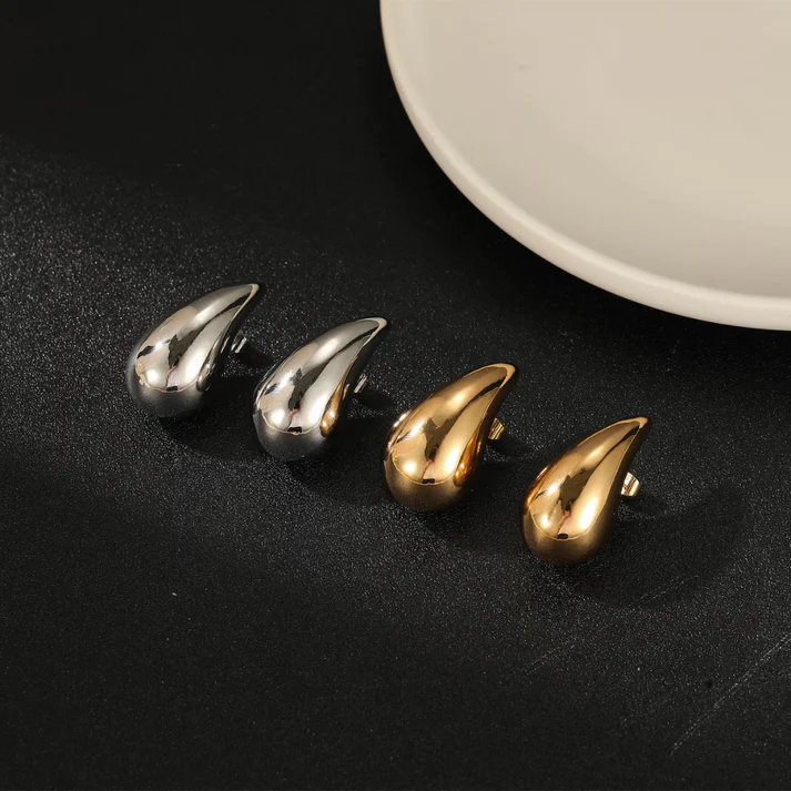 Clomoe Drop Earrings