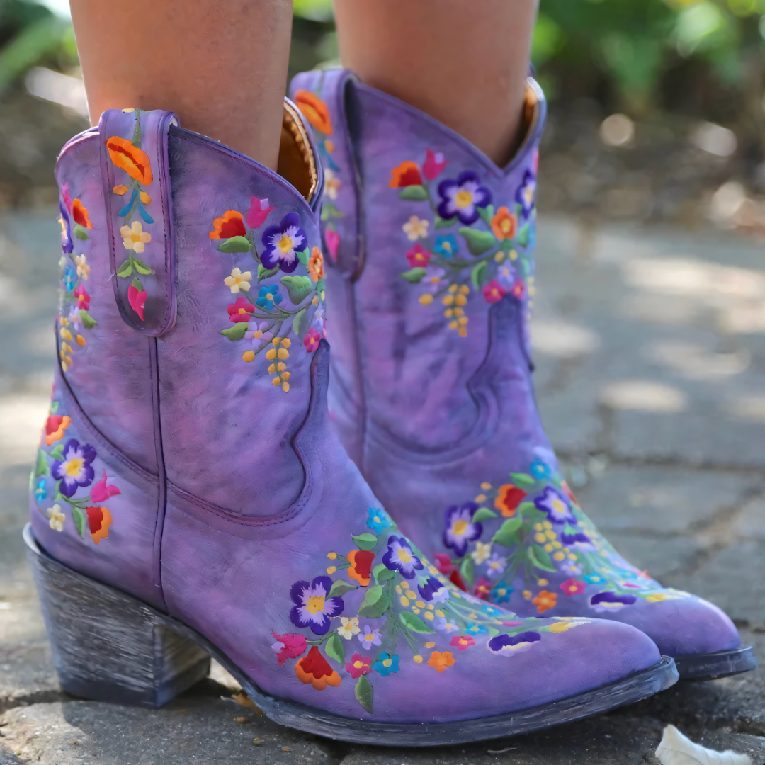 Weather-resistant Vintage Cowgirl Boots