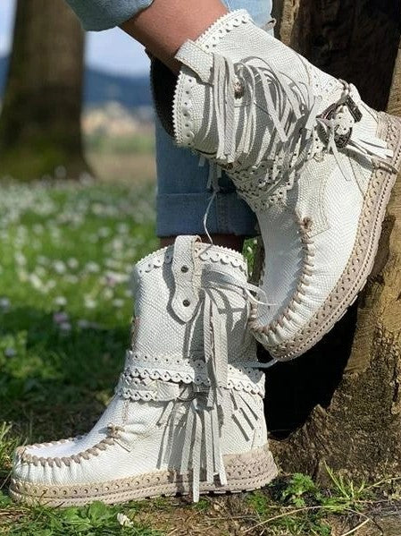Western boots with fringes