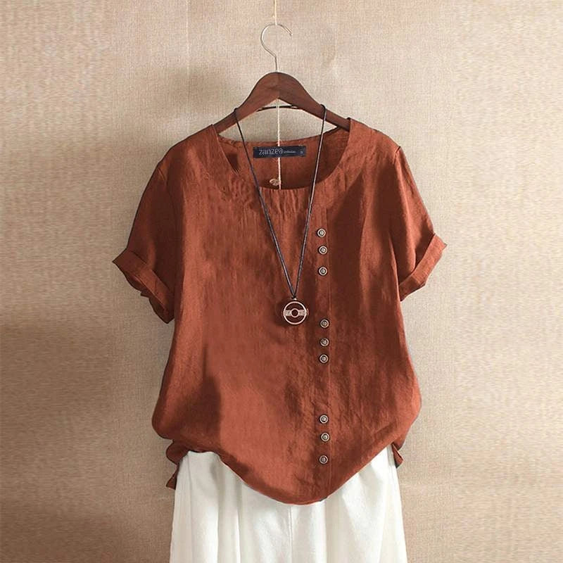 Blouse made of high-quality cotton with beautiful button closure