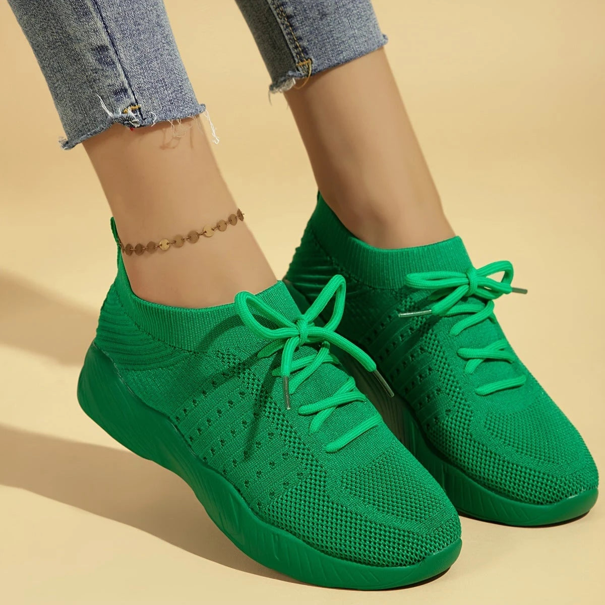 Ladies breathable slip-on sports shoes with flexible upper material