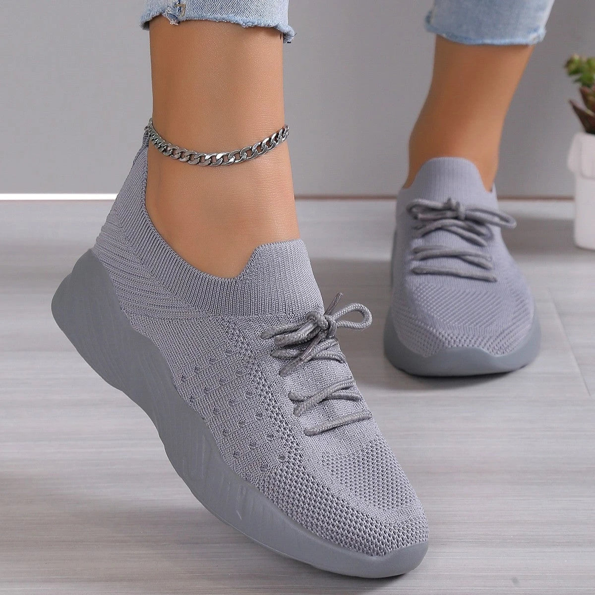 Ladies breathable slip-on sports shoes with flexible upper material