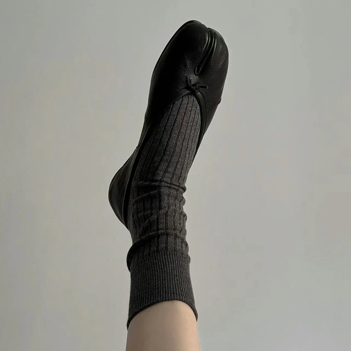 Women's contemporary split-toe ballerinas