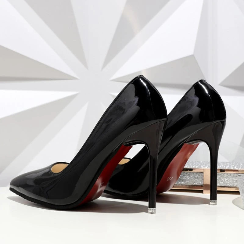 Ladies Elegant High Gloss Pumps with Slim Silhouette and Comfortable Inner Lining
