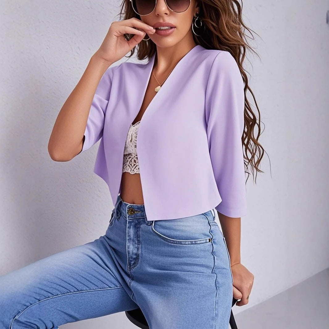 Women's cropped blazer with elegant silhouette and relaxed fit