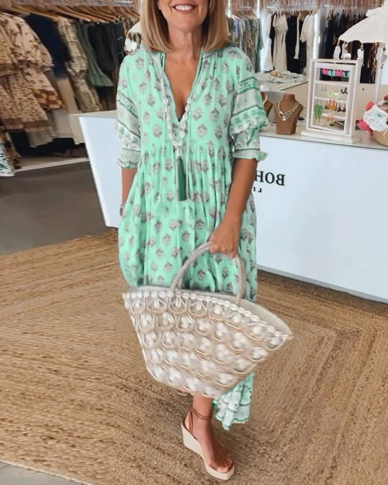 Casual Printed Dress with V-Neck and Half-Length Sleeves